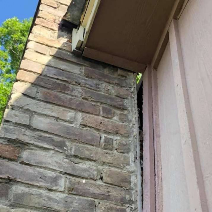 cracked bricks foundation